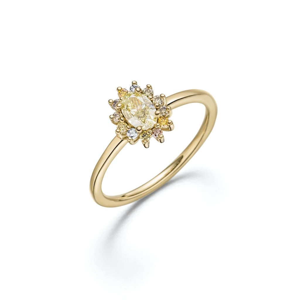 Gelbgold Ring "La Fleur" mit naturfarbenen Diamanten von Atelier Fridrich bei Juwelier Fridrich in München