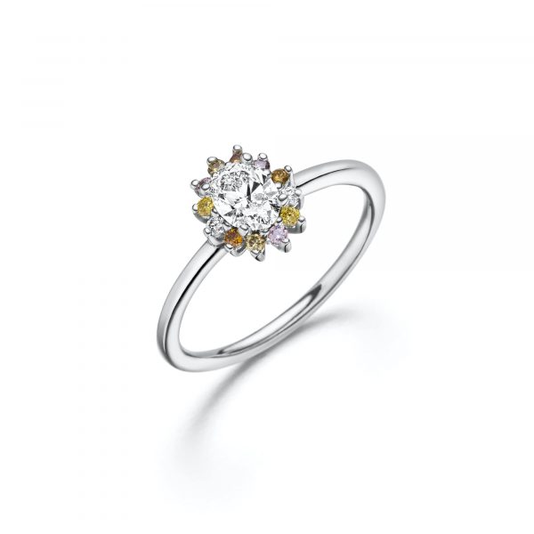 Weißgold Ring "La Fleur" mit naturfarbenen Diamanten von Atelier Fridrich bei Juwelier Fridrich in München