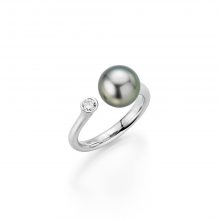 Weißgold Ring mit Perle und Brillant von Gellner bei Juwelier Fridrich in München