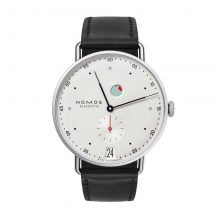 Metro Datum Gangreserve von NOMOS Glashütte bei Juwelier Fridrich in München