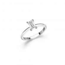 Platin Ring "Unika" mit Diamant im Emerald Schliff von Atelier Fridrich bei Juwelier Fridrich in München