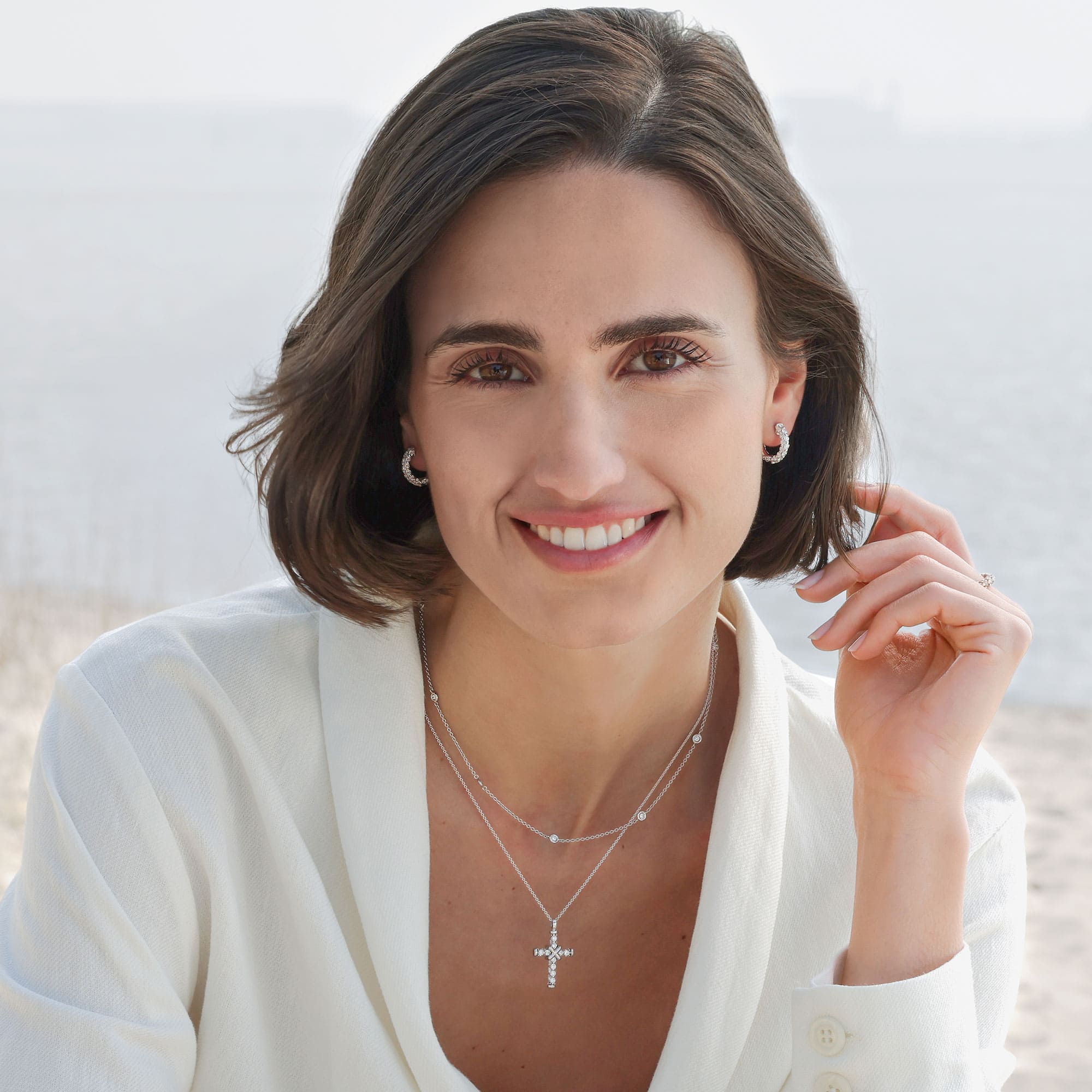 Weißgold Collier mit Diamant-Kreuz