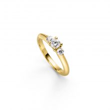 Gelbgold Ring mit drei Diamanten von Philipp Reuter bei Juwelier Fridrich in München
