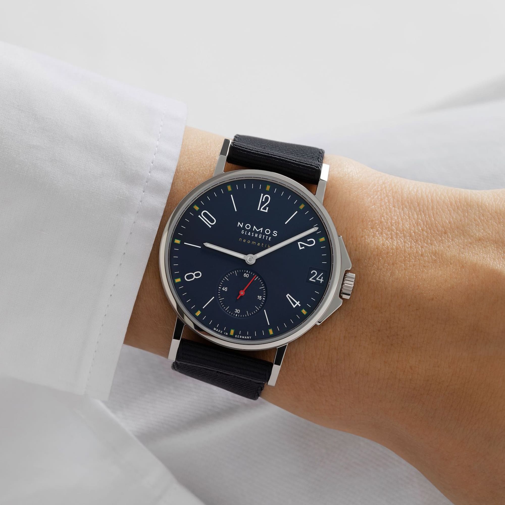 Ahoi von NOMOS Glashütte bei Juwelier Fridrich in München