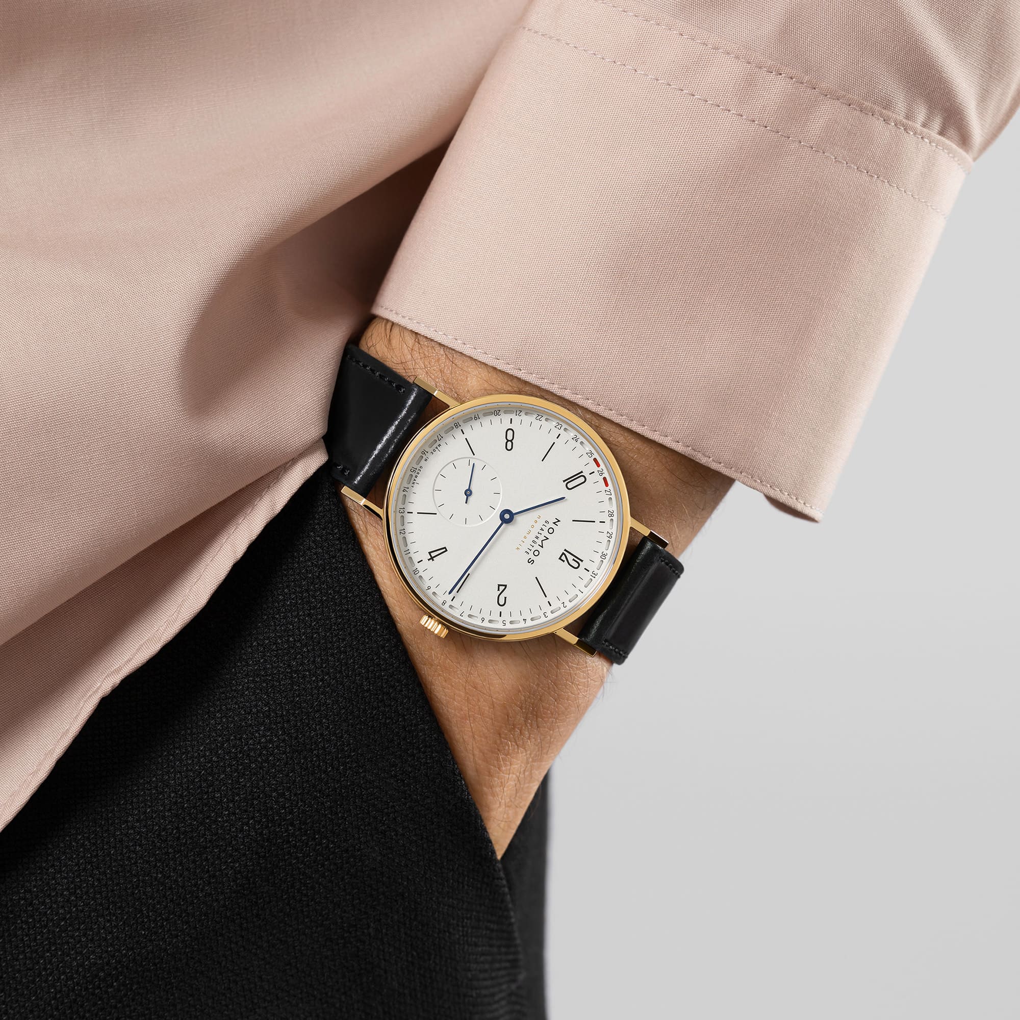 Tangente von NOMOS Glashütte bei Juwelier Fridrich in München